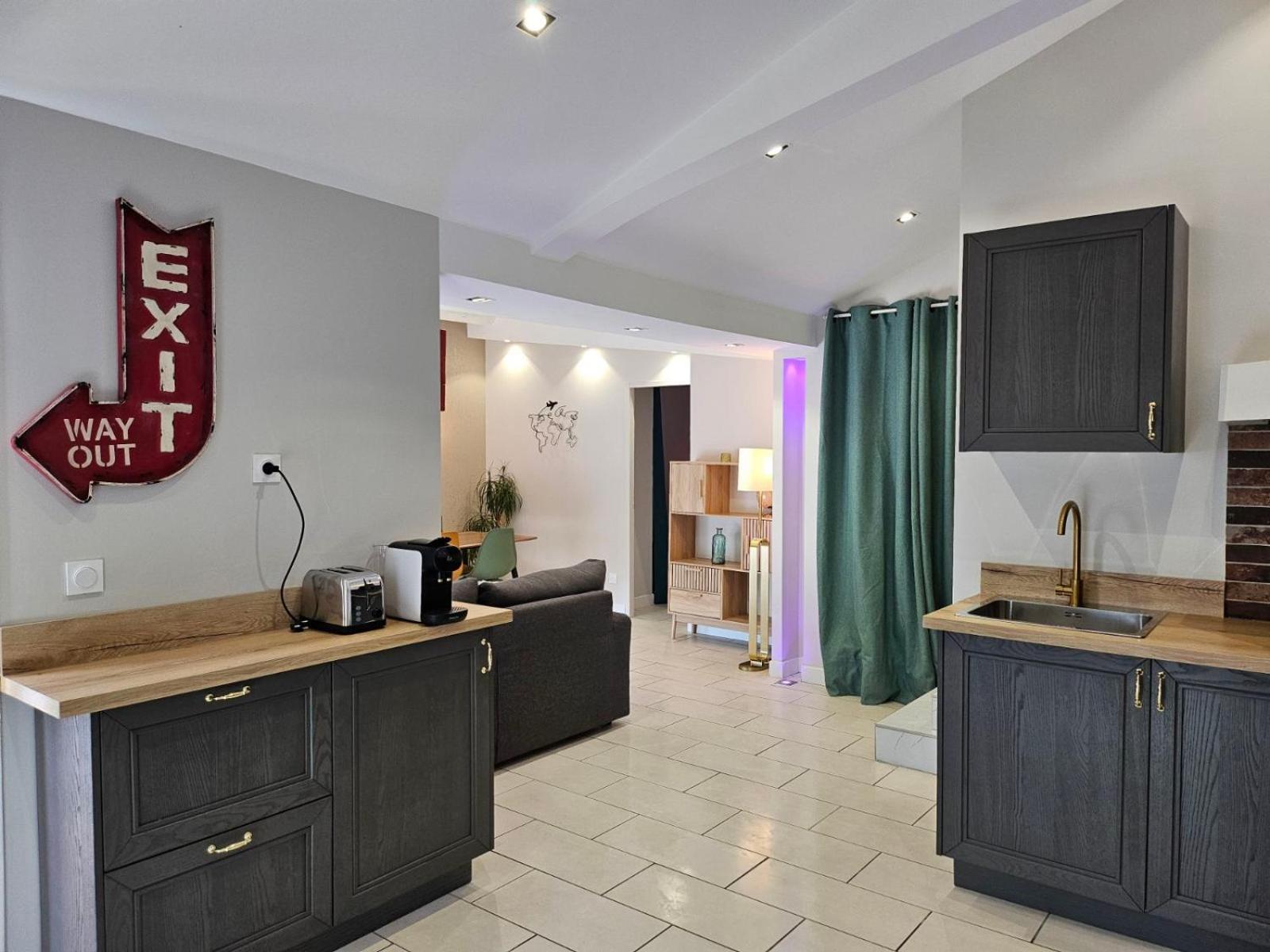 Agreable Logement Avec Terrasse Saint-Victoret Luaran gambar