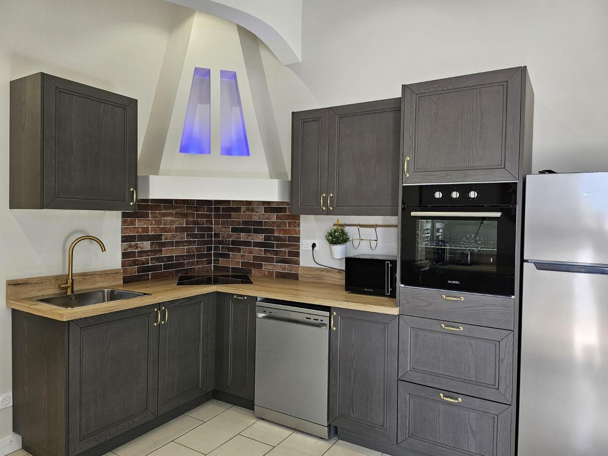 Agreable Logement Avec Terrasse Saint-Victoret Luaran gambar