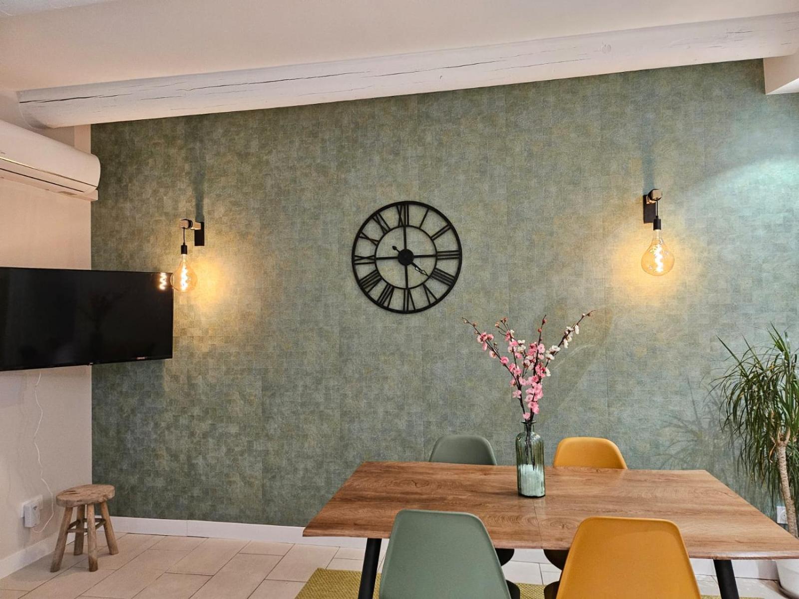 Agreable Logement Avec Terrasse Saint-Victoret Luaran gambar