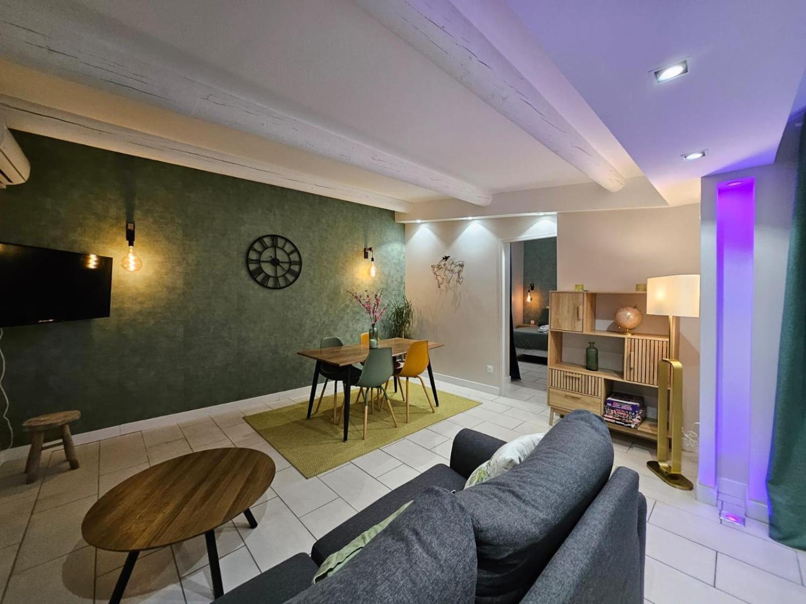 Agreable Logement Avec Terrasse Saint-Victoret Luaran gambar
